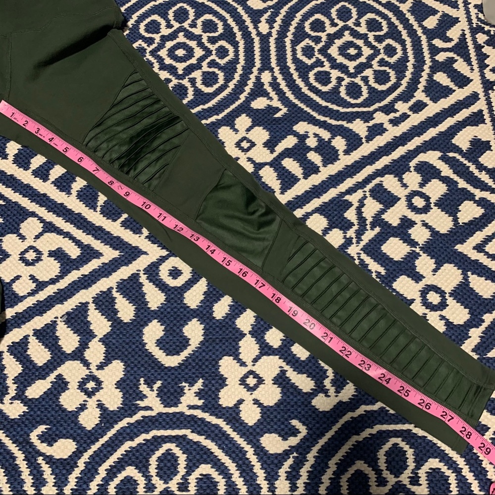 Hunter Green Alo Yoga Moto Leggings - Picture 10 of 10